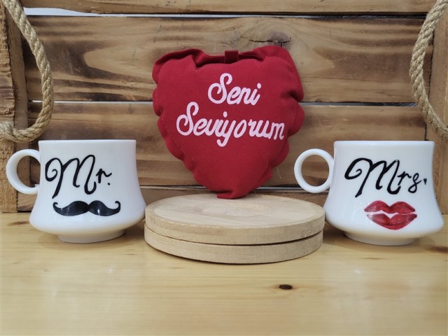 Mr. & Mrs. Porselen Kahve Fincanı Seti Seni Seviyorum Peluş Kalp Hediyeli
